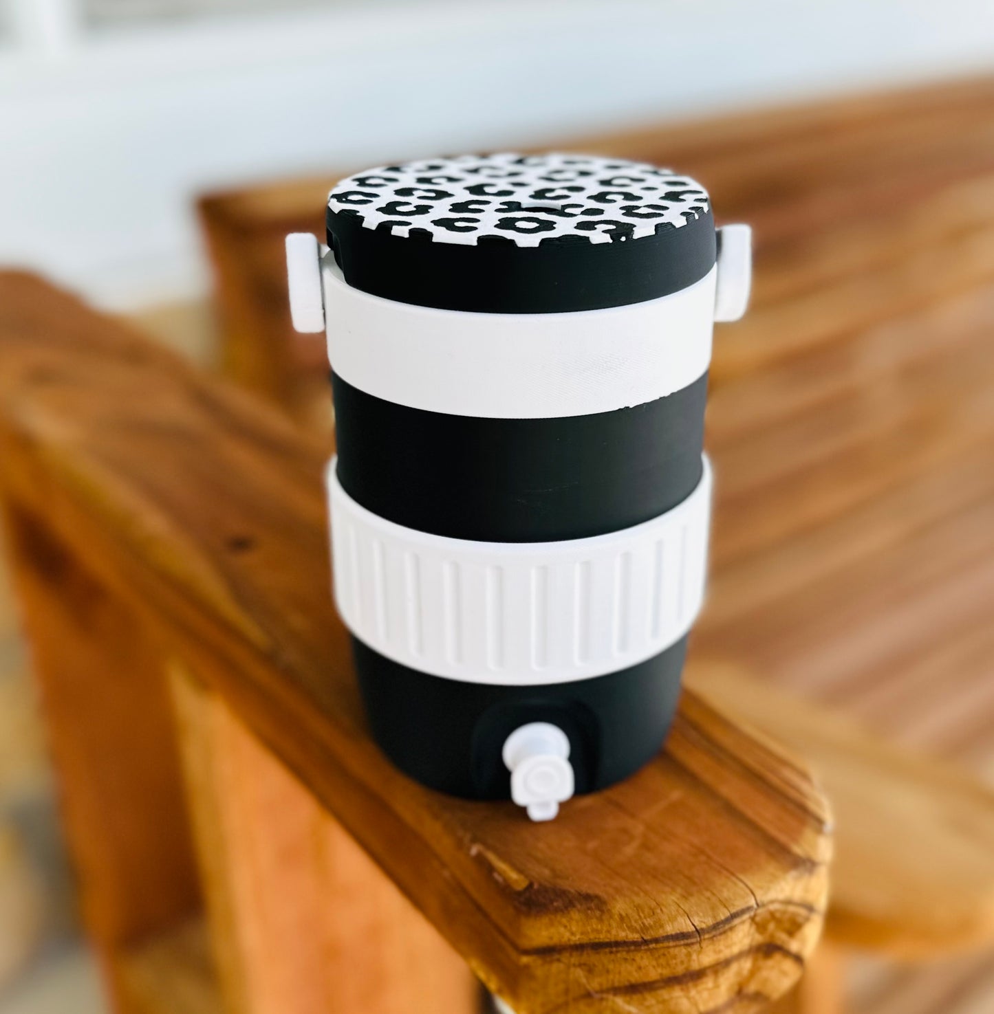 B|W leopard 12 oz Can Cooler