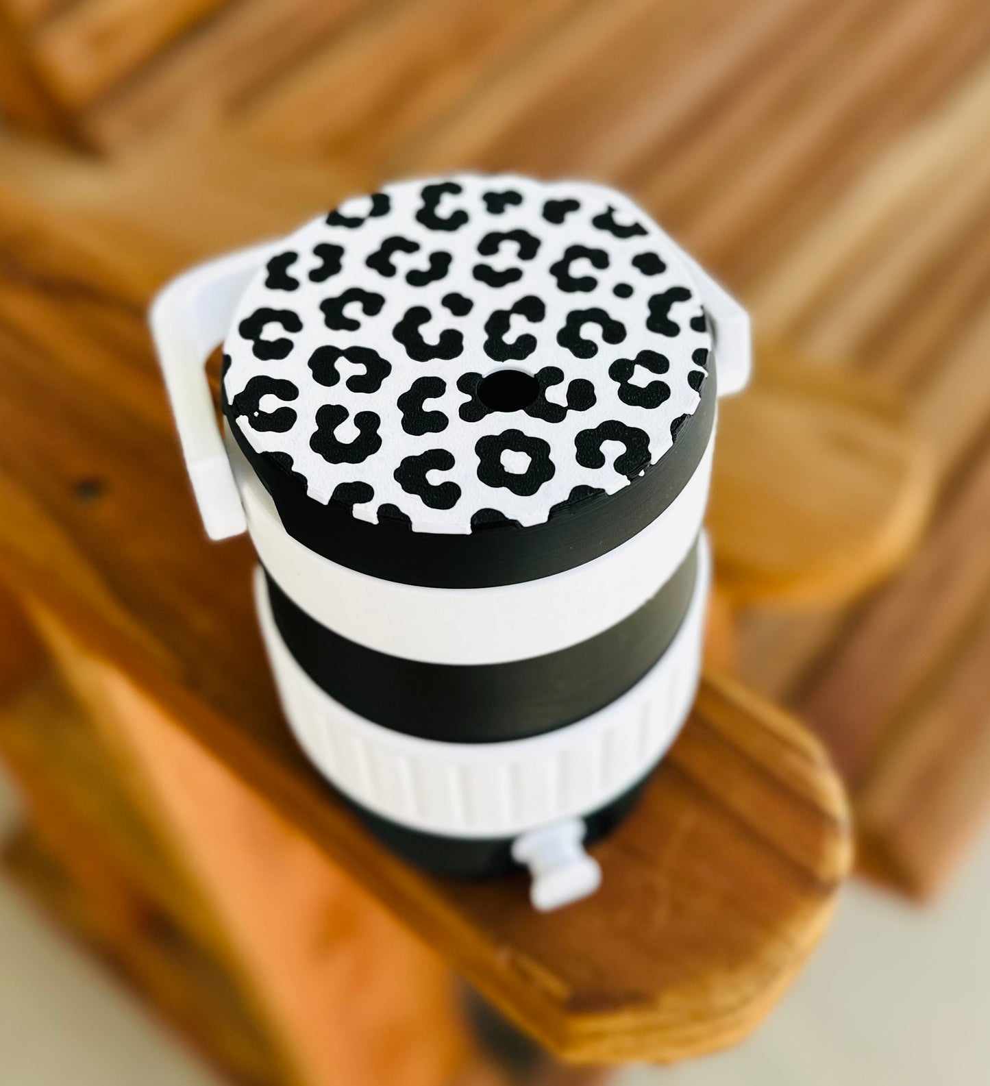 B|W leopard 12 oz Can Cooler